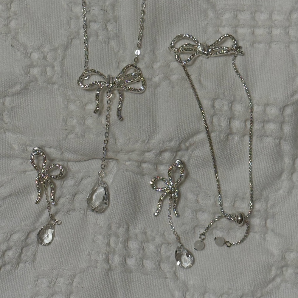 Avon Silver Bow Jewelry Set